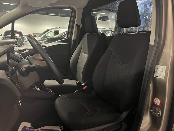 Ford Transit Courier 9 of 18