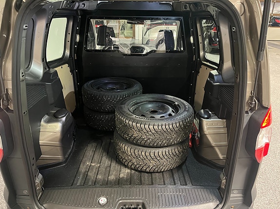 Ford Transit Courier 6 of 18
