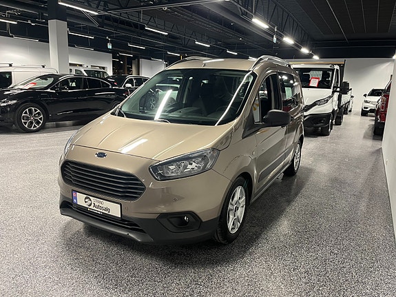 Ford Transit Courier 3 of 18