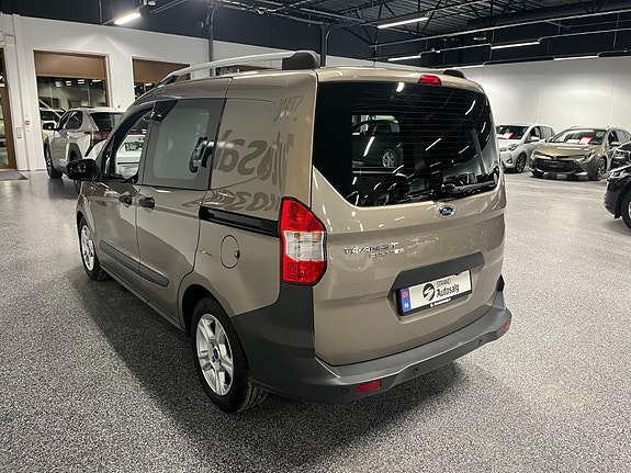 Ford Transit Courier 5 of 18