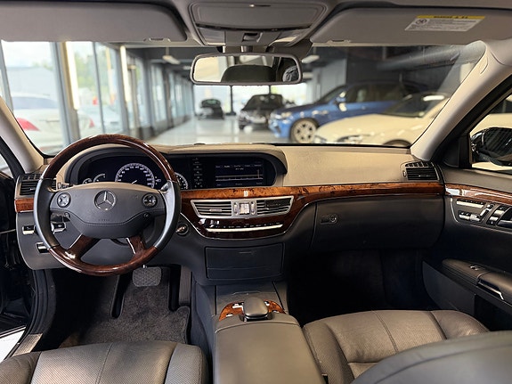 Mercedes-Benz S550 12 of 22