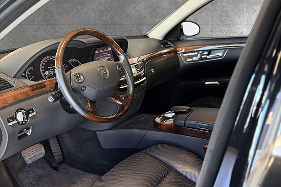Mercedes-Benz S550 11 of 22