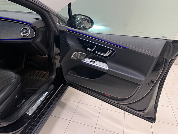 Mercedes-Benz EQE350 26 of 30