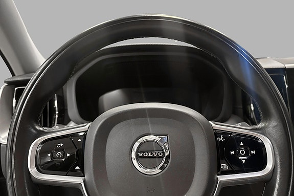 Volvo XC60 10 of 24