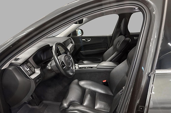 Volvo XC60 8 of 24