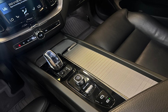 Volvo XC60 12 of 24