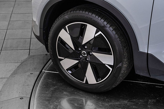 Volvo EX40 9 of 29