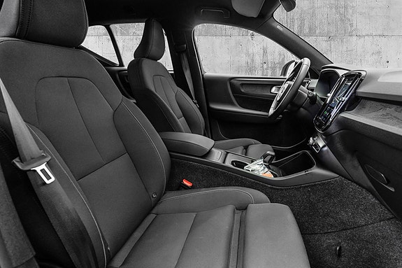 Volvo EX40 25 of 29