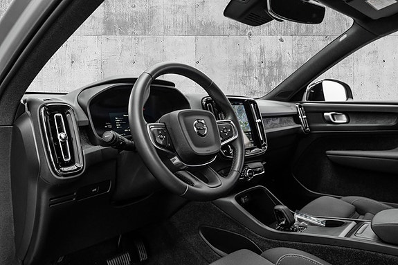 Volvo EX40 18 of 29