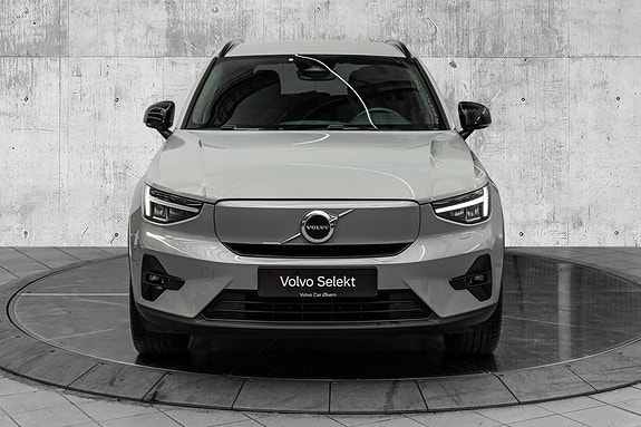 Volvo EX40 3 of 29