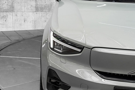 Volvo EX40 4 of 29