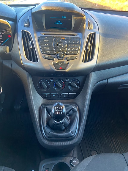 Ford Transit Connect 5 of 9