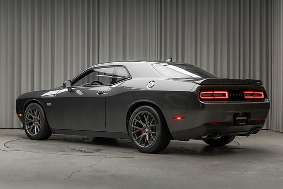 Dodge Challenger 14 of 30