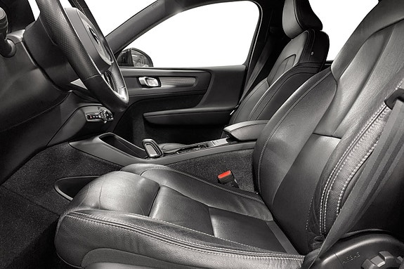 Volvo XC40 6 of 15