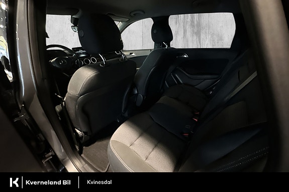 Mercedes-Benz B250 e 13 of 27