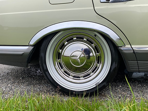 Mercedes-Benz 380 SE 19 of 30