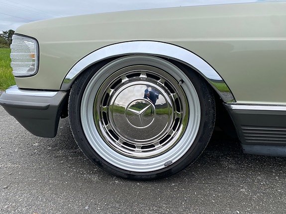 Mercedes-Benz 380 SE 21 of 30