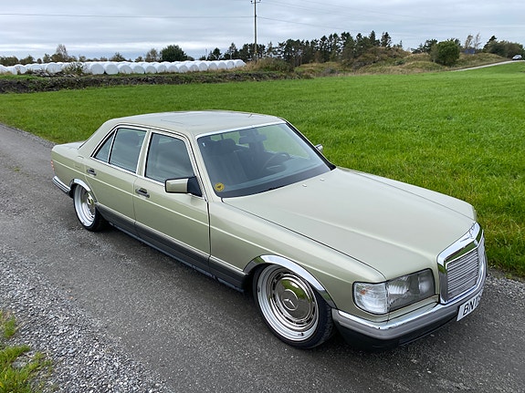 Mercedes-Benz 380 SE 2 of 30