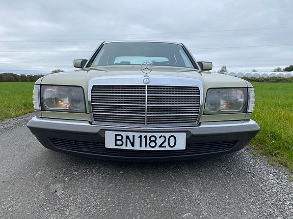 Mercedes-Benz 380 SE 17 of 30