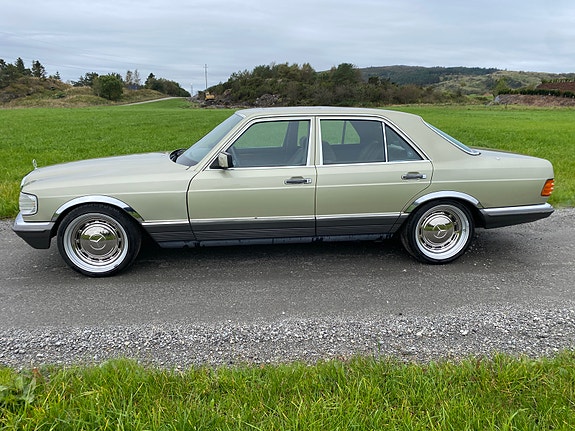 Mercedes-Benz 380 SE 9 of 30