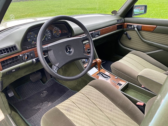Mercedes-Benz 380 SE 29 of 30