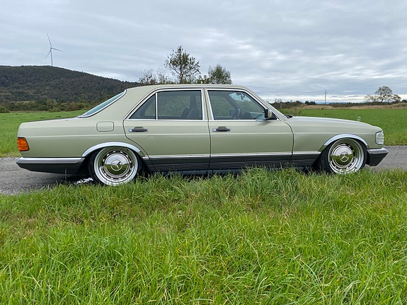 Mercedes-Benz 380 SE 12 of 30