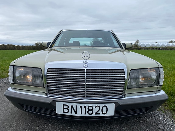 Mercedes-Benz 380 SE 16 of 30