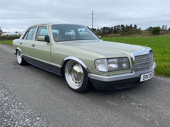 Mercedes-Benz 380 SE 10 of 30