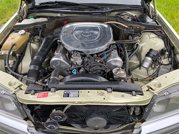 Mercedes-Benz 380 SE 26 of 30