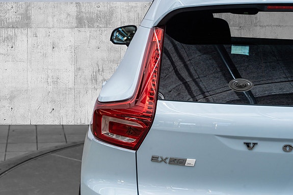 Volvo EX40 8 of 27