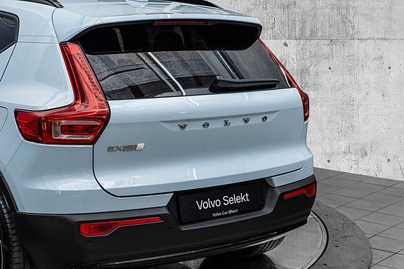 Volvo EX40 6 of 27