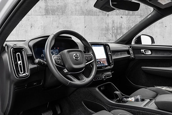 Volvo EX40 18 of 27