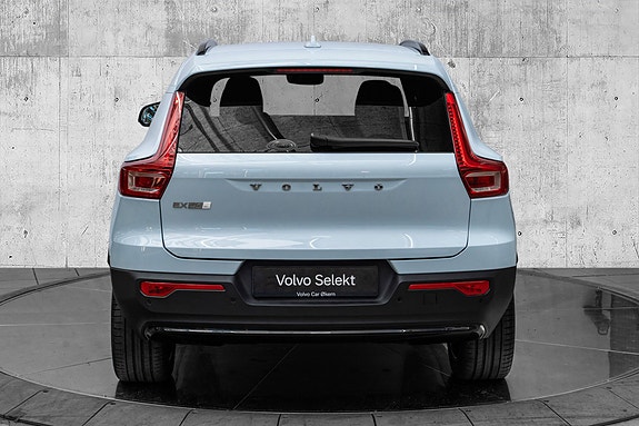 Volvo EX40 7 of 27
