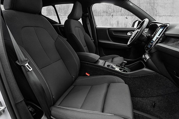 Volvo EX40 25 of 27