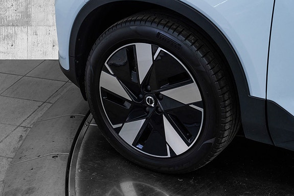 Volvo EX40 9 of 27