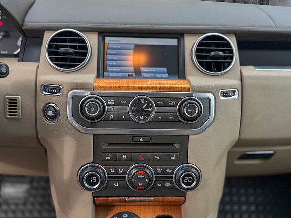 Land Rover Discovery 4 22 of 27