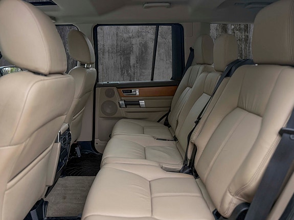 Land Rover Discovery 4 25 of 27