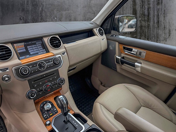 Land Rover Discovery 4 19 of 27