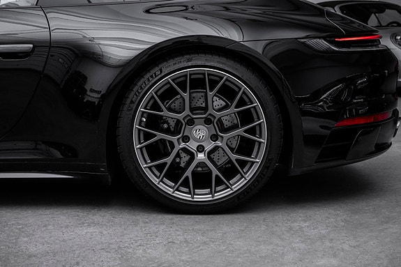 Porsche 911 18 of 30