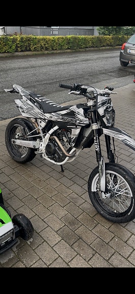Husqvarna SM 125 2 of 8