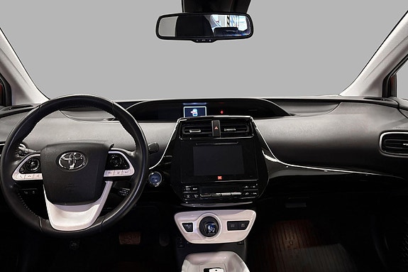 Toyota Prius 8 of 21