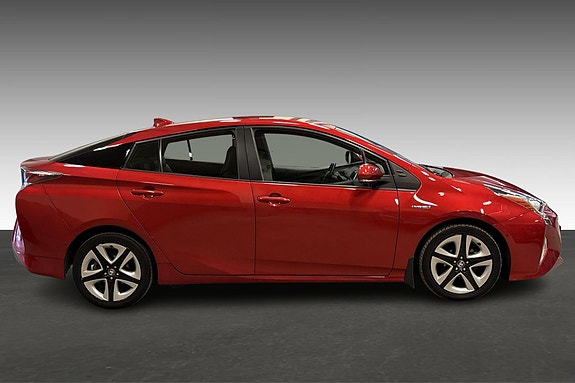 Toyota Prius 4 of 21