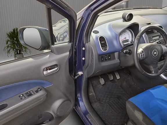 Opel Agila 12 of 23