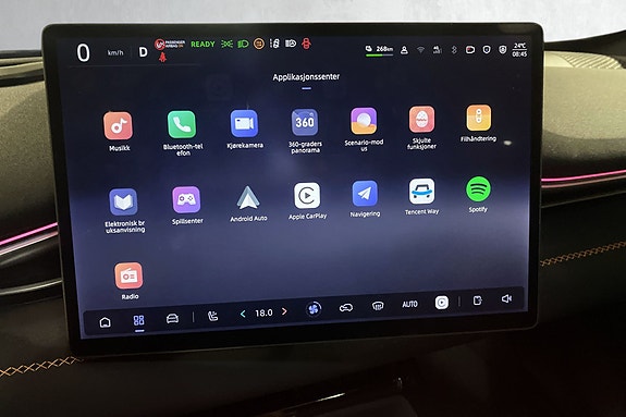 Digital berøringsskjerm med app-st��tte, Apple CarPlay og Android Auto.