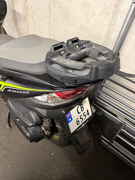 Kawasaki J 300 3 of 6
