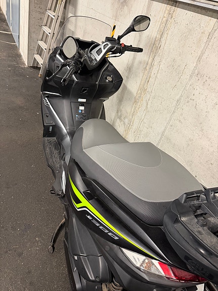 Kawasaki J 300 6 of 6