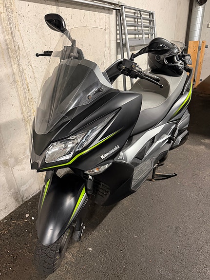 Kawasaki J 300 2 of 6
