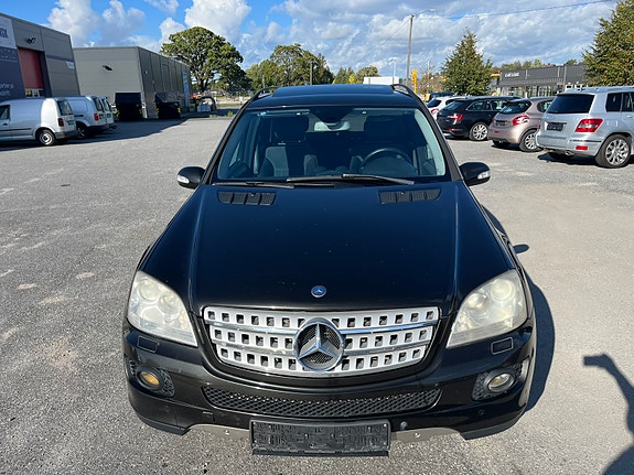 Mercedes-Benz ML280 2 of 14