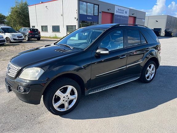 Mercedes-Benz ML280 9 of 14