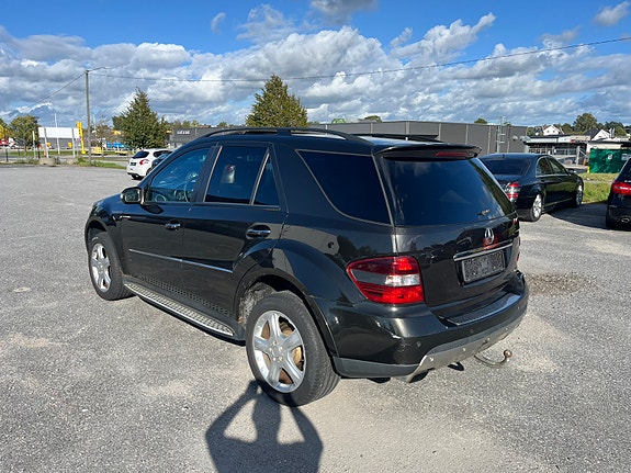 Mercedes-Benz ML280 7 of 14
